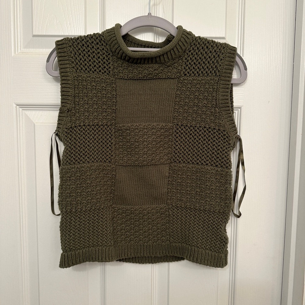 Sleeveless sweater top